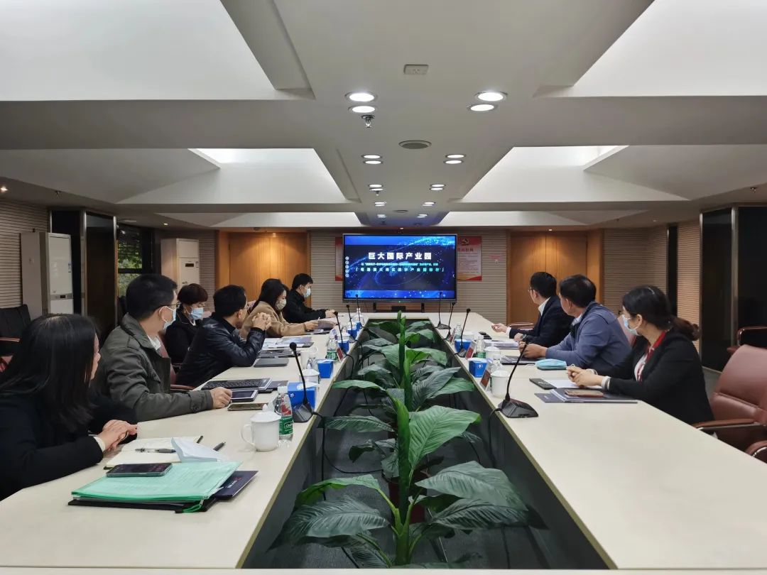番禺区人民政府夏坚副区长一行莅临园区考察指导